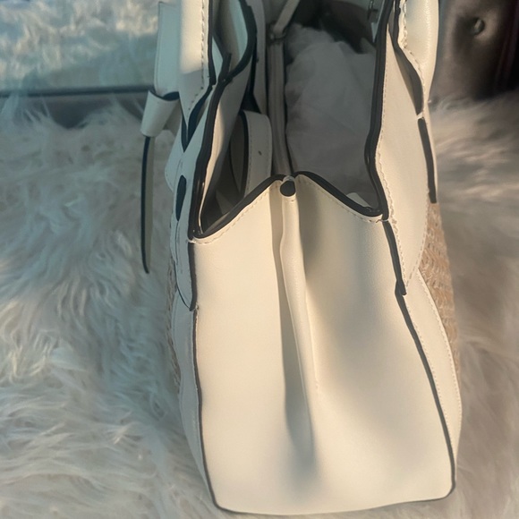 Nine West Beautiful White Leather Handbag with a long shoulder strap Brand New - Picture 12 of 16